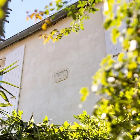 L'etoile Du Vieux Port Bed & Breakfast 3*